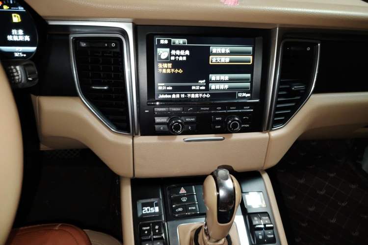 Used Porsche Macan 2014 Macan 2.0T Audio And AC Panel