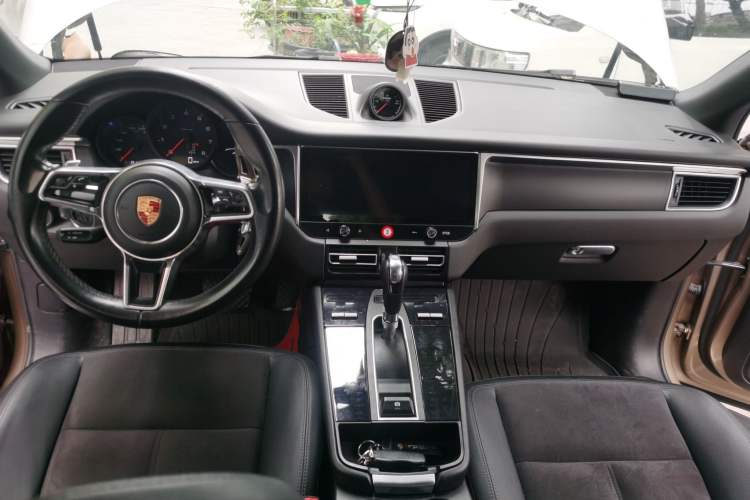 Used Porsche Macan 2014 Macan 2.0T Center Console