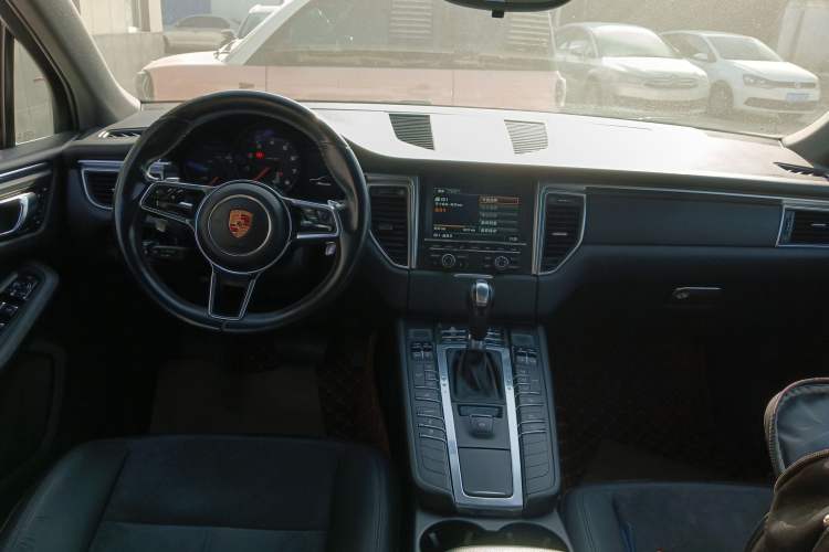 Used Porsche Macan 2014 Macan 2.0T Center Console