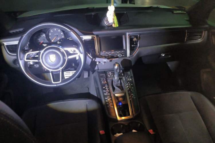 Used Porsche Macan 2014 Macan 2.0T Center Console
