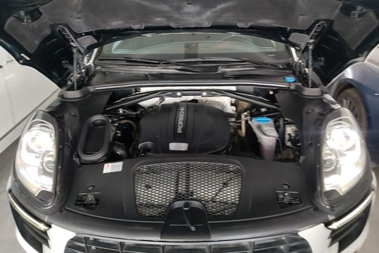 Used Porsche Macan 2014 Macan 2.0T Engine Bay