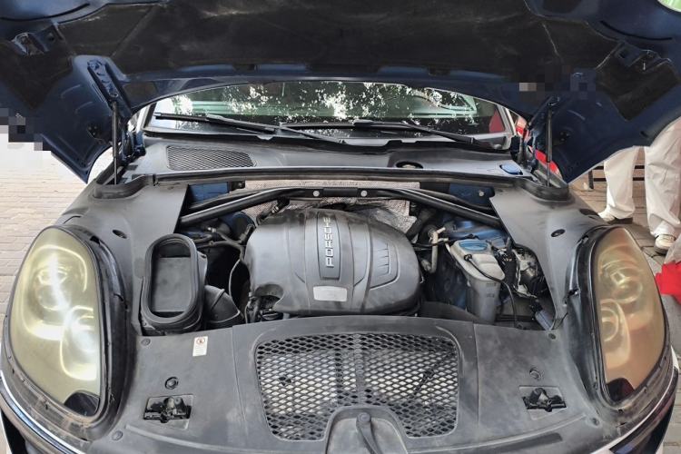 Used Porsche Macan 2014 Macan 2.0T Engine Bay