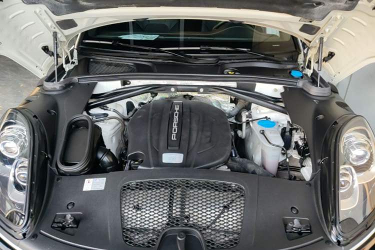 Used Porsche Macan 2014 Macan 2.0T Engine Bay
