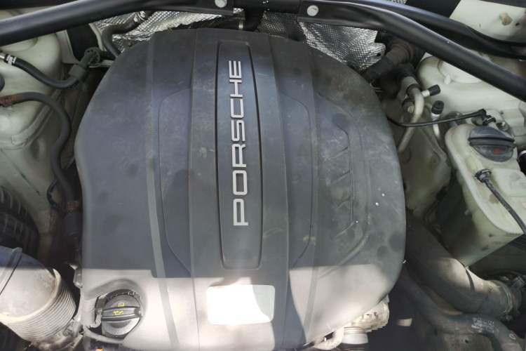 Used Porsche Macan 2014 Macan 2.0T Engine Bay