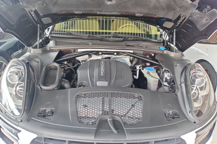 Used Porsche Macan 2014 Macan 2.0T Engine Bay