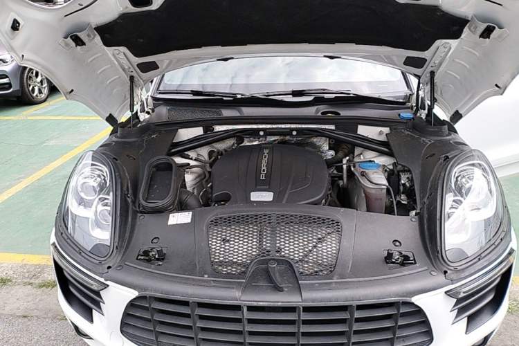 Used Porsche Macan 2014 Macan 2.0T Engine Bay