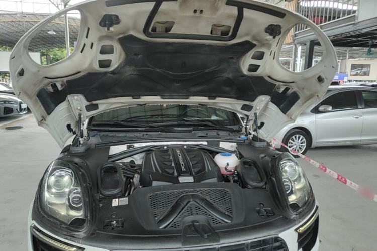Used Porsche Macan 2014 Macan S 3.0T Engine Bay