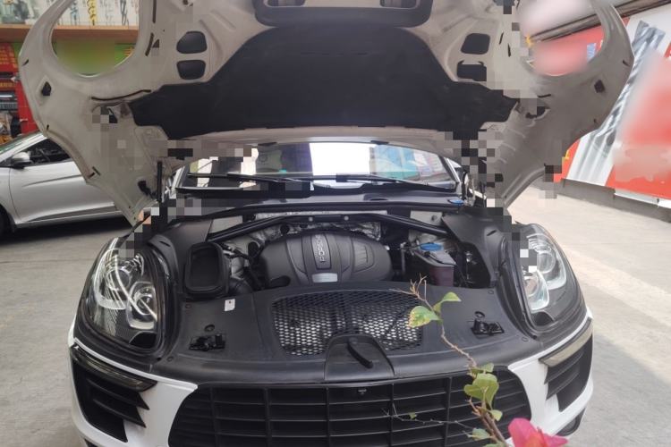 Used Porsche Macan 2014 Macan 2.0T Engine Bay