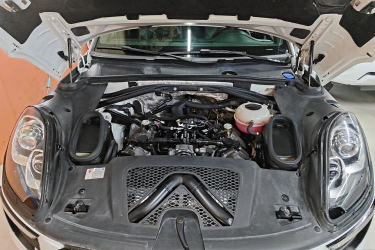 Used Porsche Macan 2014 Macan S 3.0T Engine Bay