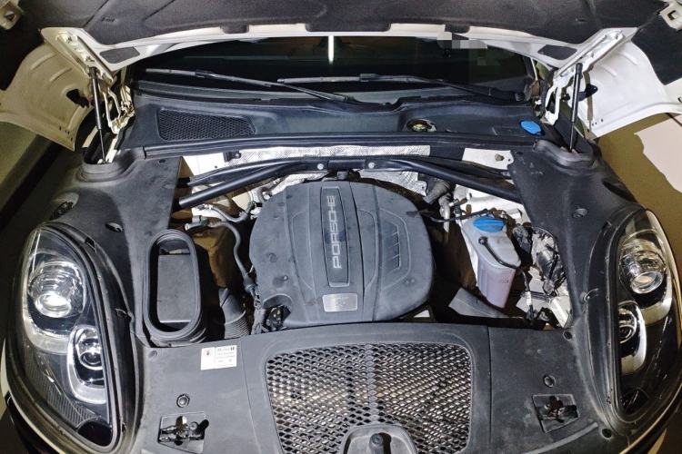 Used Porsche Macan 2014 Macan 2.0T Engine Bay