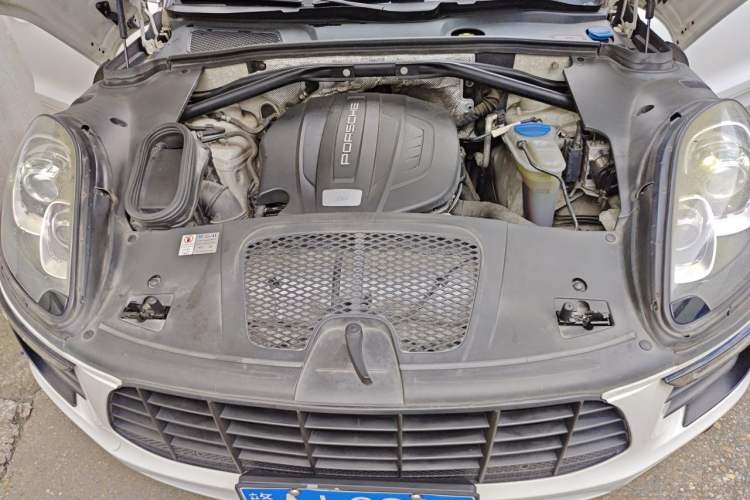 Used Porsche Macan 2014 Macan 2.0T Engine Bay