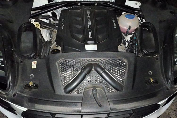 Used Porsche Macan 2014 Macan Turbo 3.6T Engine Bay