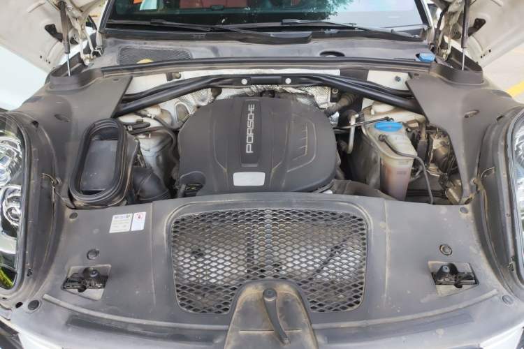 Used Porsche Macan 2014 Macan 2.0T Engine Bay