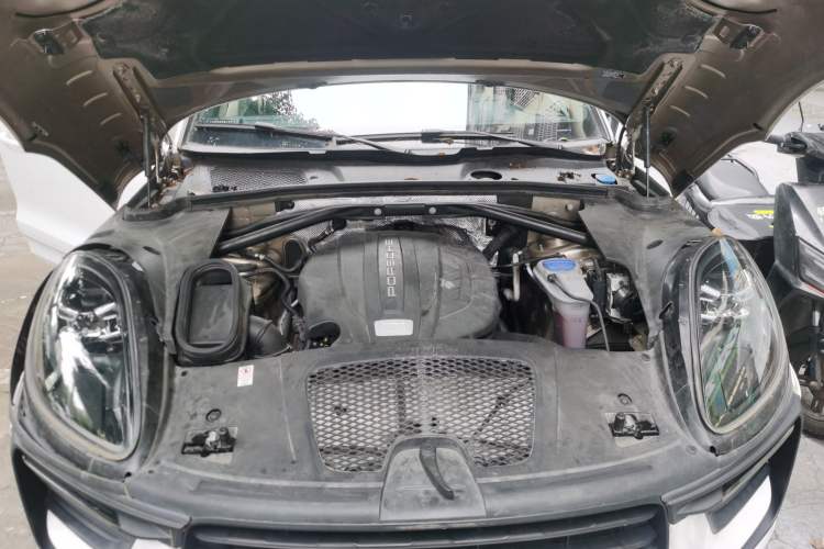 Used Porsche Macan 2014 Macan 2.0T Engine Bay