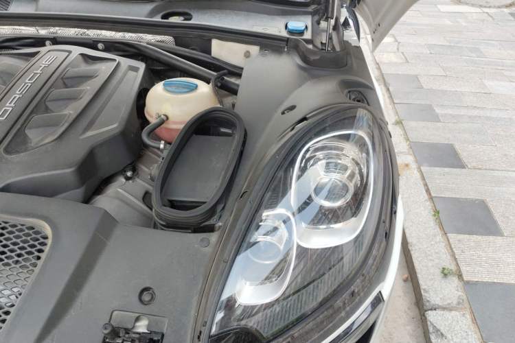 Used Porsche Macan 2014 Macan S 3.0T Engine Bay Left