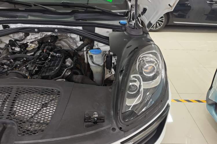 Used Porsche Macan 2014 Macan 2.0T Engine Bay Left