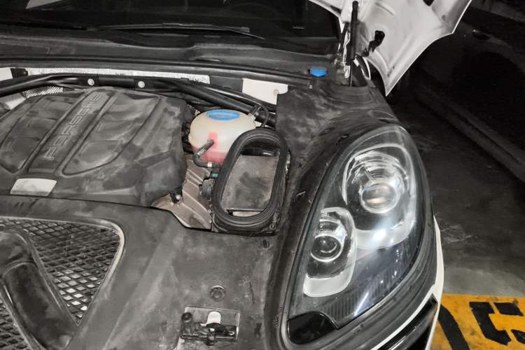 Used Porsche Macan 2014 Macan S 3.0T Engine Bay Left