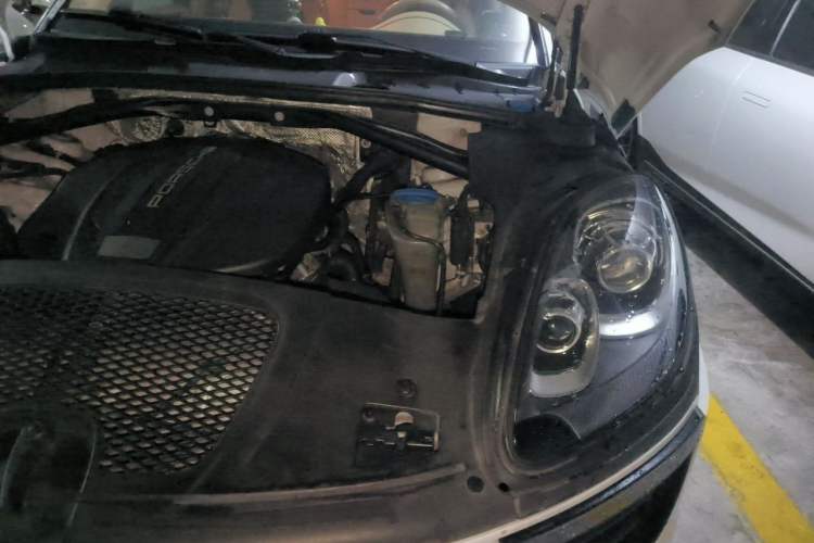 Used Porsche Macan 2014 Macan 2.0T Engine Bay Left