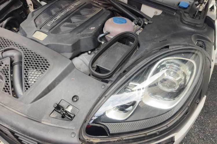 Used Porsche Macan 2014 Macan S 3.0T Engine Bay Left