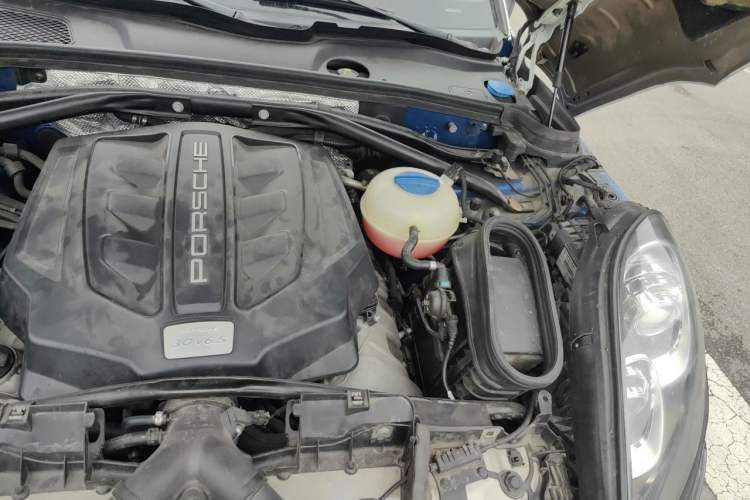 Used Porsche Macan 2014 Macan S 3.0T Engine Bay Left