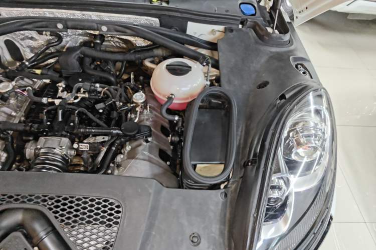 Used Porsche Macan 2014 Macan S 3.0T Engine Bay Left