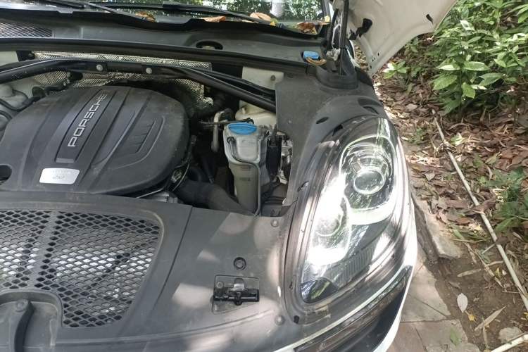 Used Porsche Macan 2014 Macan 2.0T Engine Bay Left