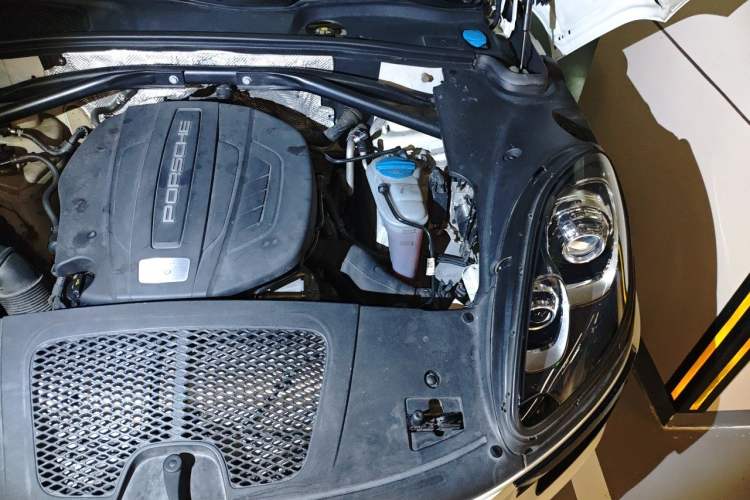 Used Porsche Macan 2014 Macan 2.0T Engine Bay Left