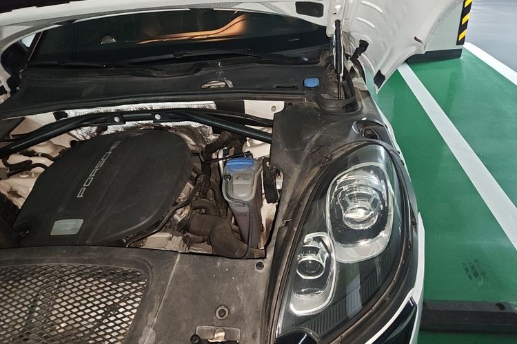 Used Porsche Macan 2014 Macan 2.0T Engine Bay Left