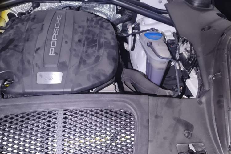 Used Porsche Macan 2014 Macan 2.0T Engine Bay Left