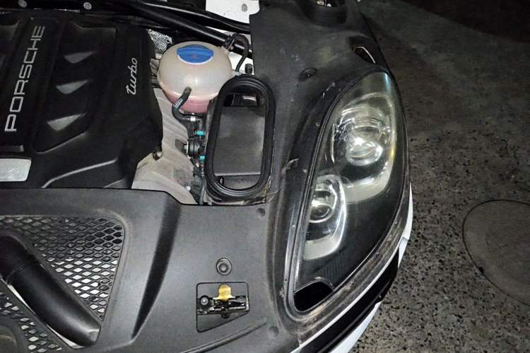 Used Porsche Macan 2014 Macan Turbo 3.6T Engine Bay Left
