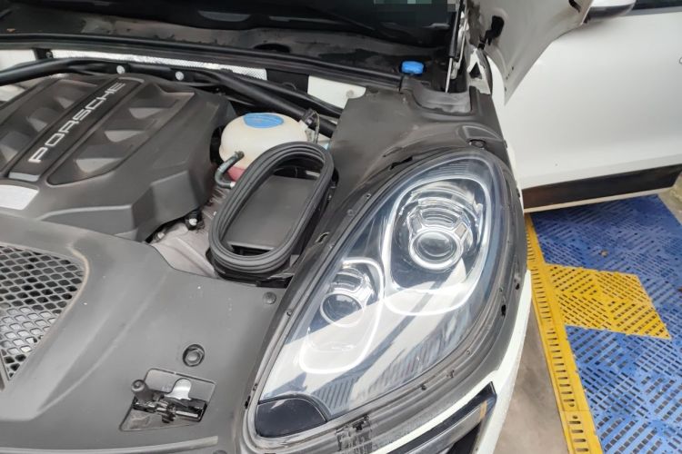 Used Porsche Macan 2014 Macan S 3.0T Engine Bay Left