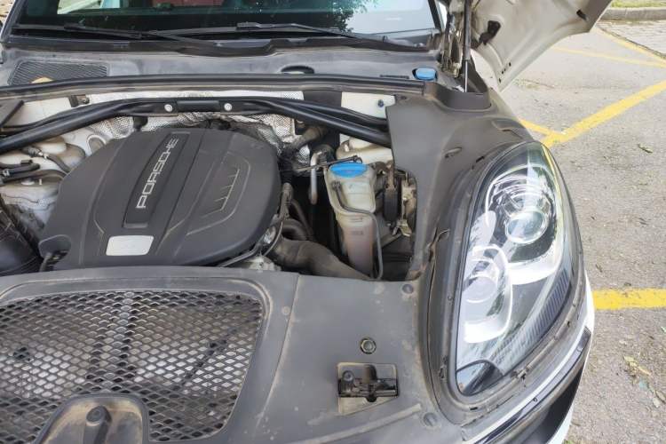 Used Porsche Macan 2014 Macan 2.0T Engine Bay Left