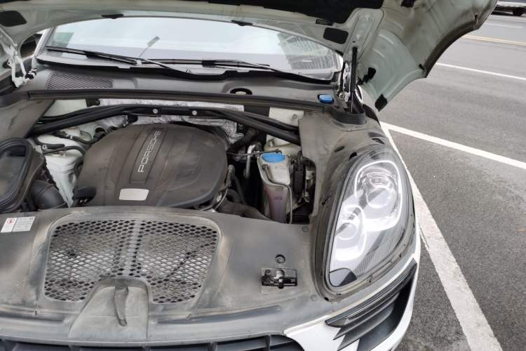 Used Porsche Macan 2014 Macan 2.0T Engine Bay Left