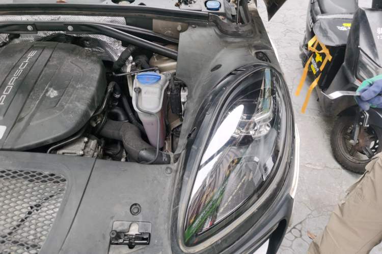 Used Porsche Macan 2014 Macan 2.0T Engine Bay Left