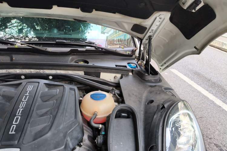 Used Porsche Macan 2014 Macan S 3.0T Engine Bay Left