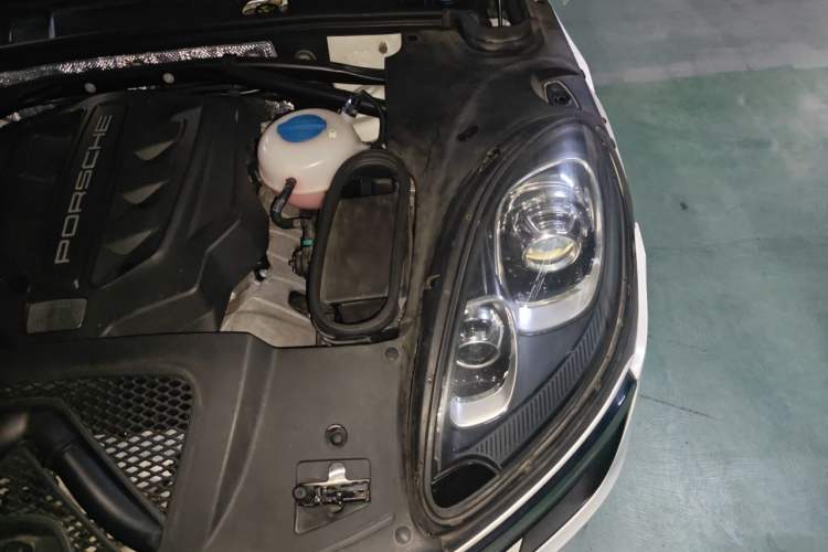 Used Porsche Macan 2014 Macan S 3.0T Engine Bay Left