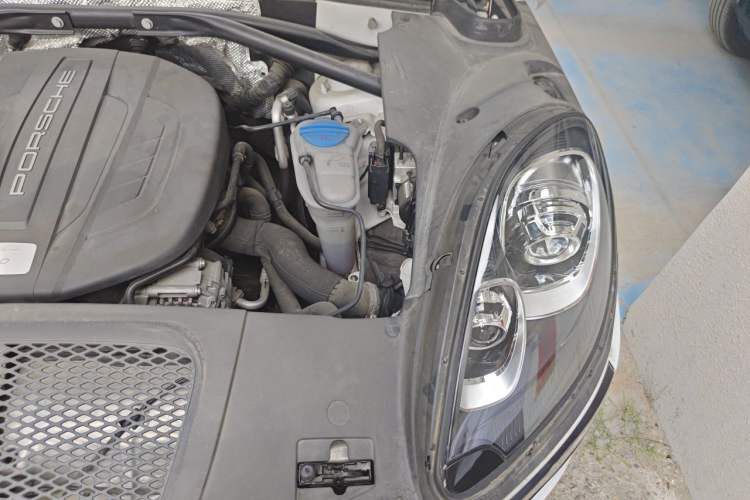 Used Porsche Macan 2014 Macan 2.0T Engine Bay Left