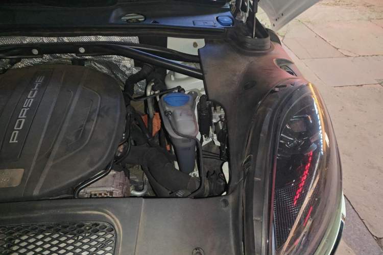 Used Porsche Macan 2014 Macan 2.0T Engine Bay Left