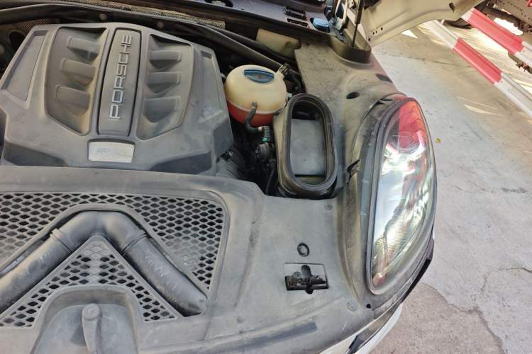 Used Porsche Macan 2014 Macan S 3.0T Engine Bay Left