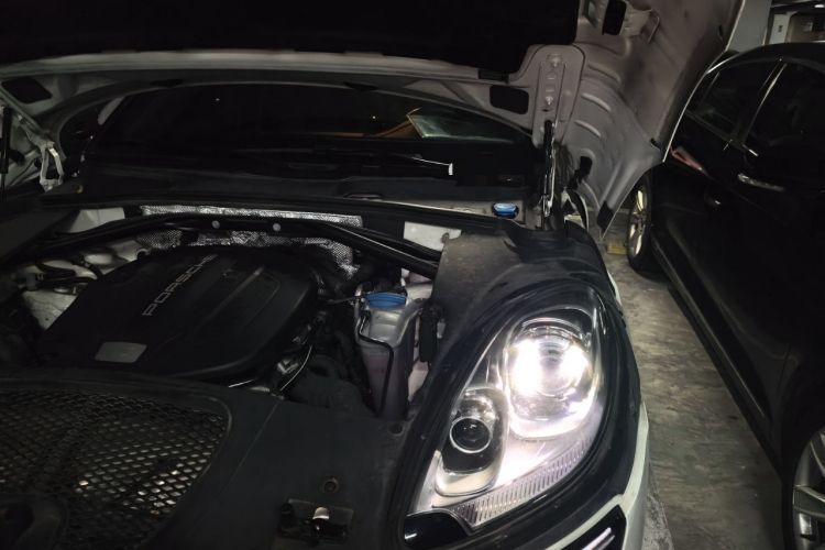Used Porsche Macan 2014 Macan 2.0T Engine Bay Left