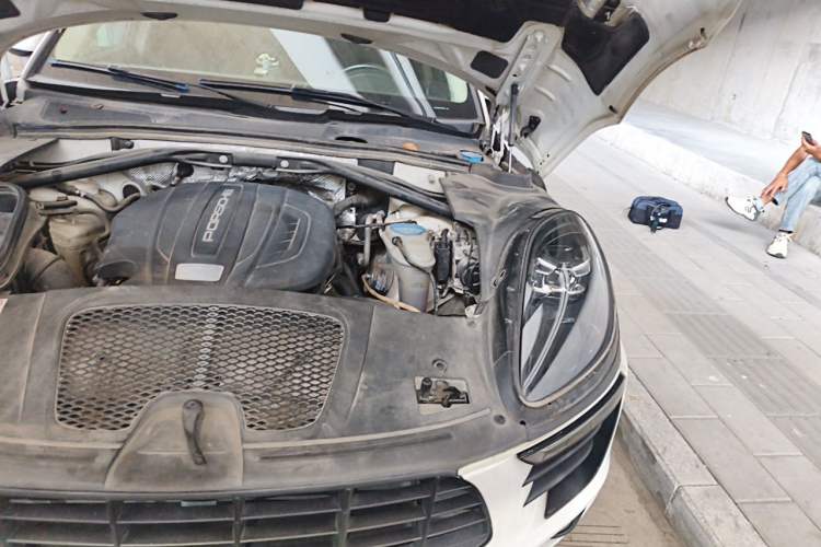 Used Porsche Macan 2014 Macan 2.0T Engine Bay Left