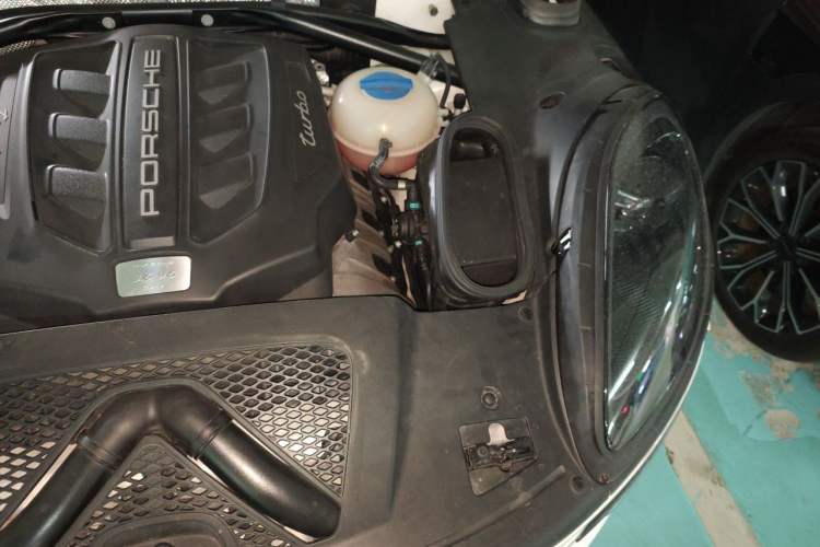 Used Porsche Macan 2014 Macan Turbo 3.6T Engine Bay Left