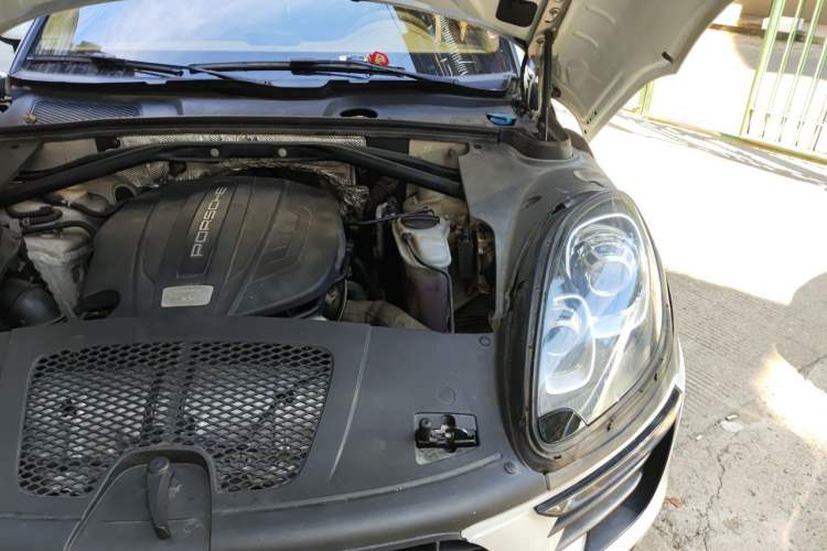 Used Porsche Macan 2014 Macan 2.0T Engine Bay Left