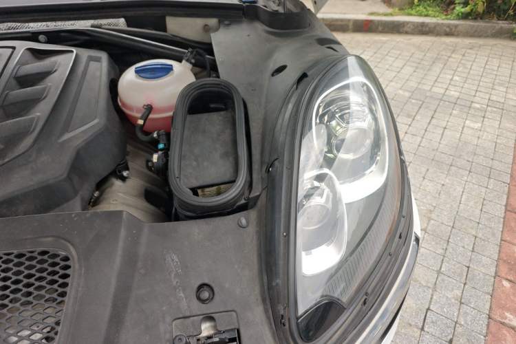Used Porsche Macan 2014 Macan S 3.0T Engine Bay Left