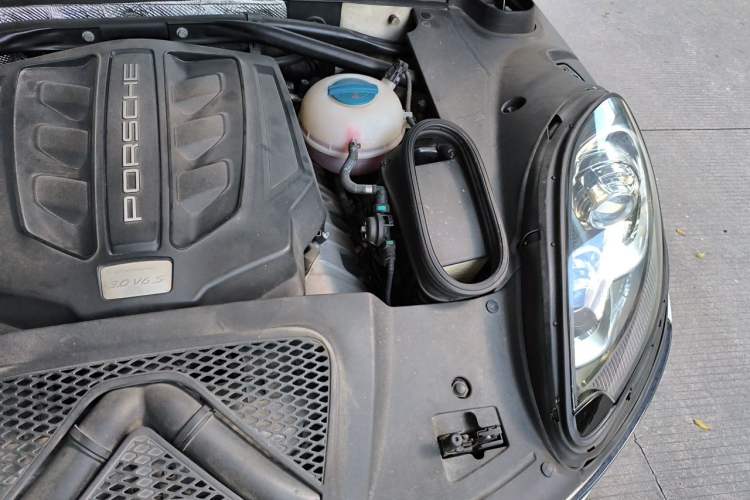Used Porsche Macan 2014 Macan S 3.0T Engine Bay Left