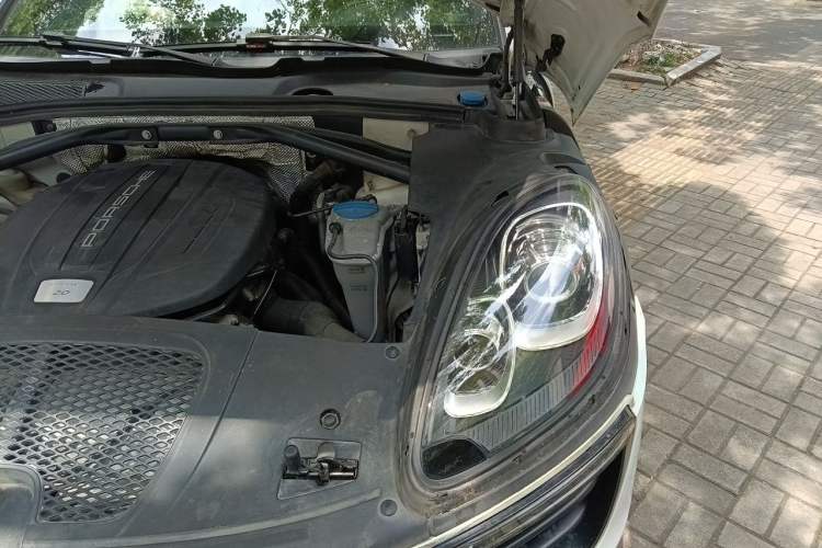 Used Porsche Macan 2014 Macan 2.0T Engine Bay Left