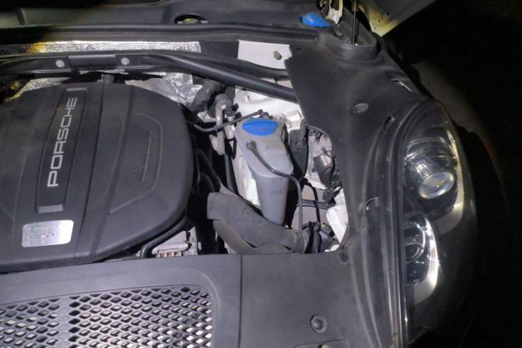 Used Porsche Macan 2014 Macan 2.0T Engine Bay Left