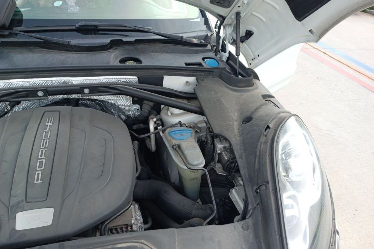 Used Porsche Macan 2014 Macan 2.0T Engine Bay Left