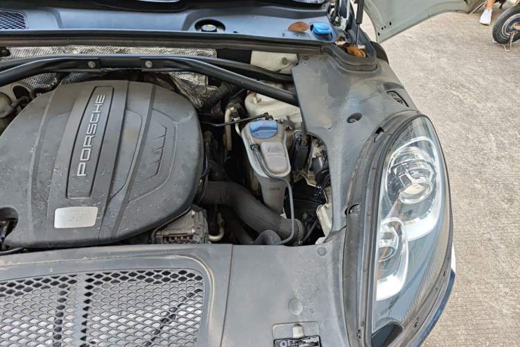 Used Porsche Macan 2014 Macan 2.0T Engine Bay Left