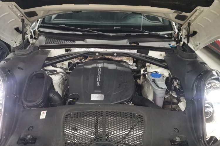 Used Porsche Macan 2014 Macan 2.0T Engine Bay